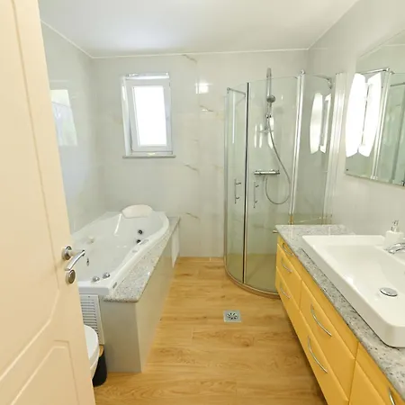 Villa Ana Borst (Metlika)