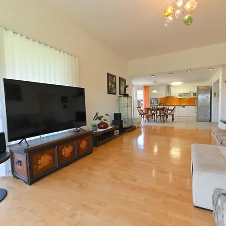 Ana * Borst (Metlika)