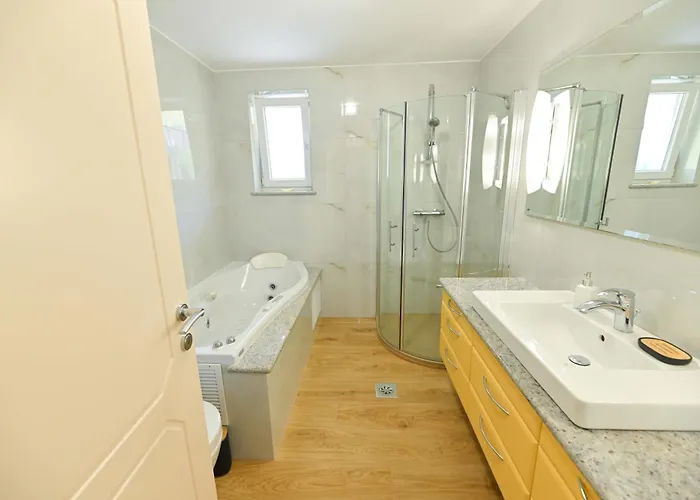 ヴィラ Ana Boršt